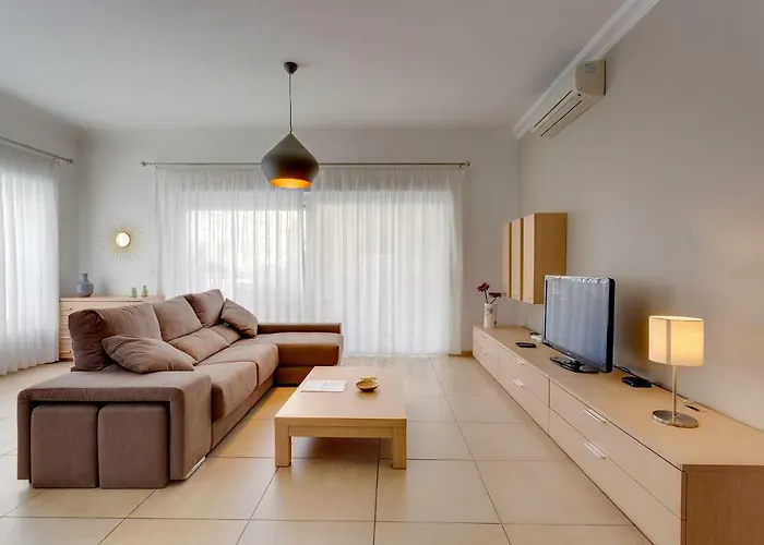 Apartment In Fort Cambridge With Pool