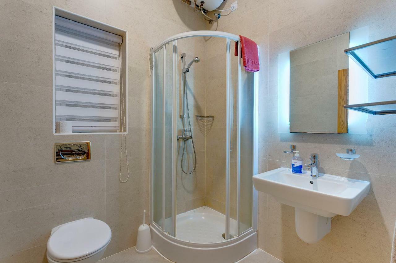 Apartment In Cambridge With Pool *