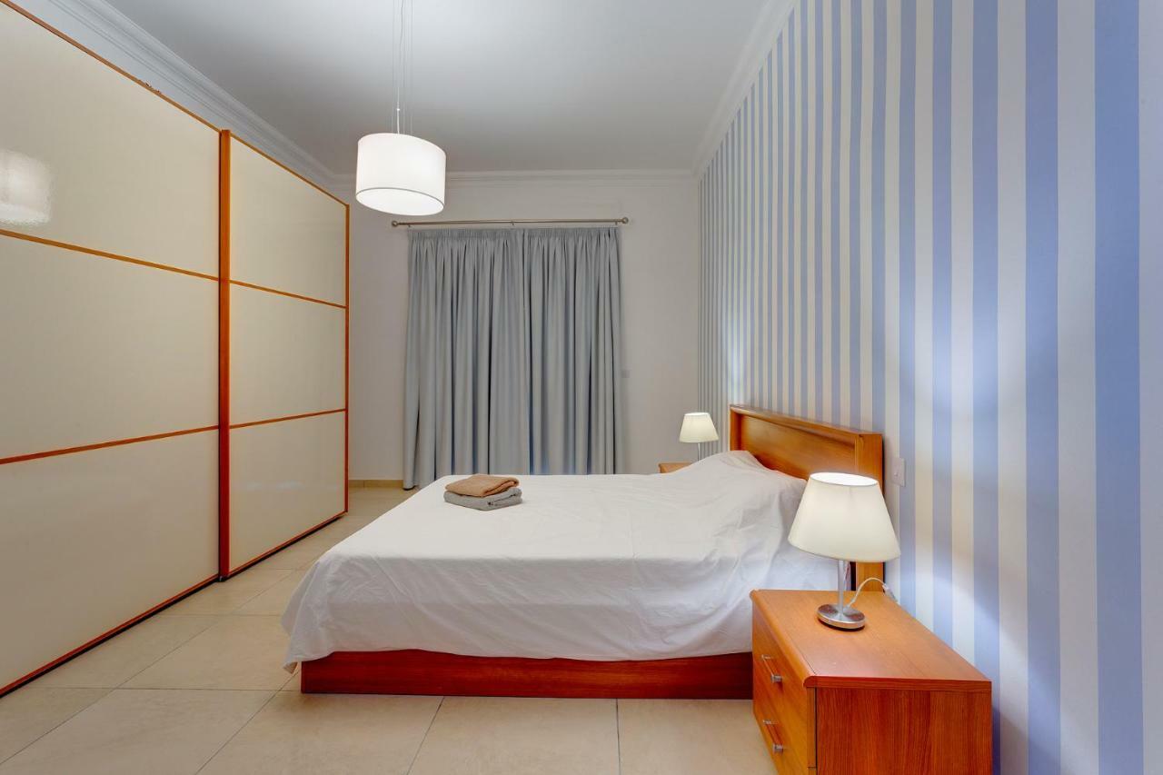 Apartment In Cambridge With Pool